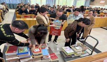 世界读书日｜益阳医专附属医院1342本爱心书充盈清风书吧的缩略图
